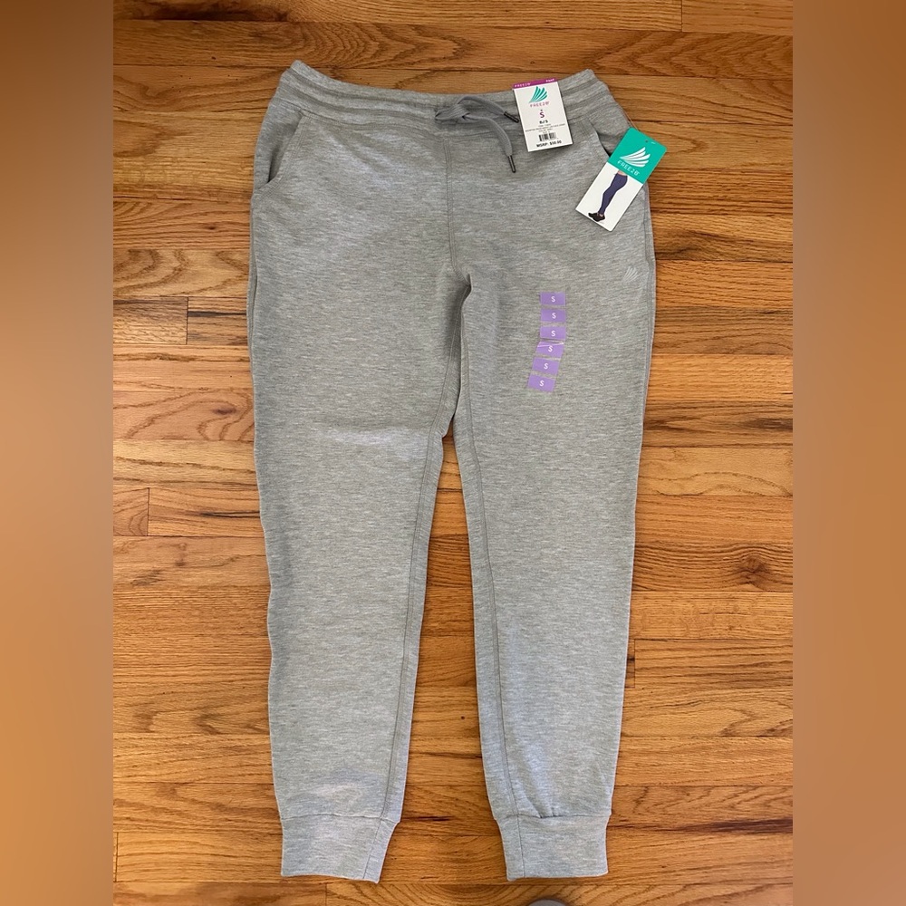 NWT Gray Free2B Fleece Joggers - Small